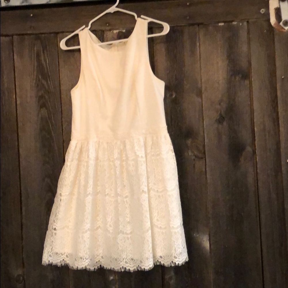 White, lace dress